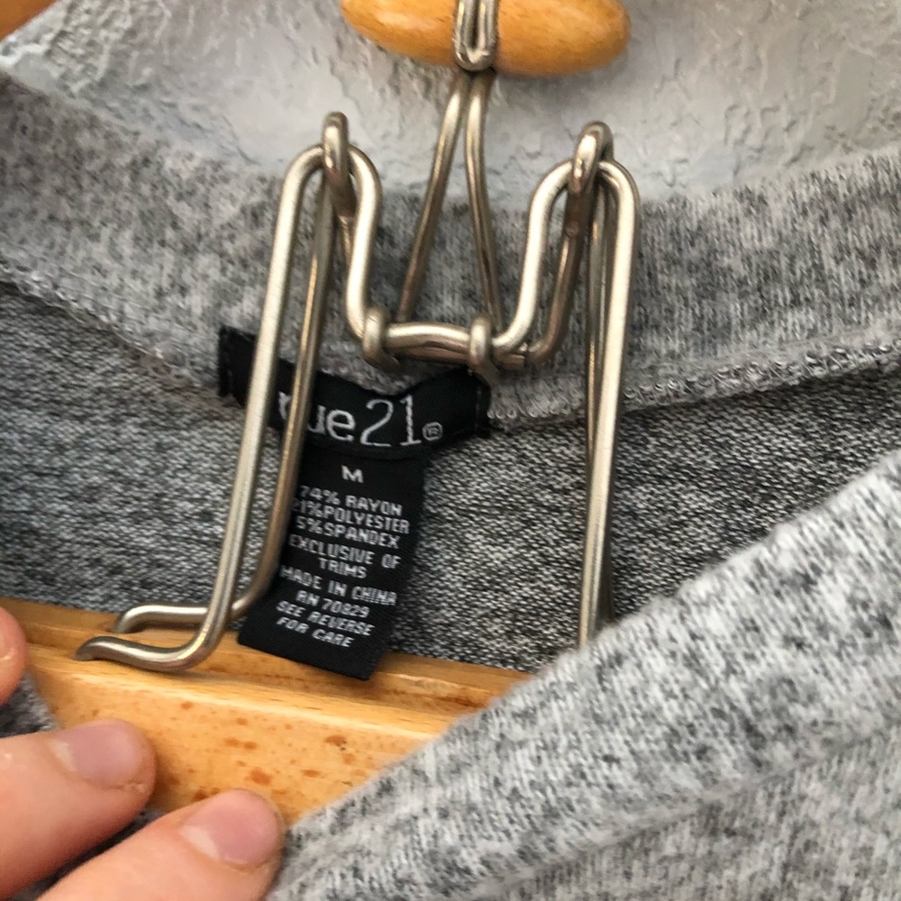 Cropped Sweater💛 - Picture 3 of 4